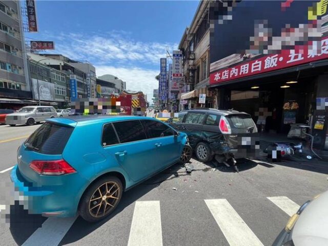台灣新聞通訊社-台中男借車載友突恍神連撞3車　快篩一驗又是毒駕