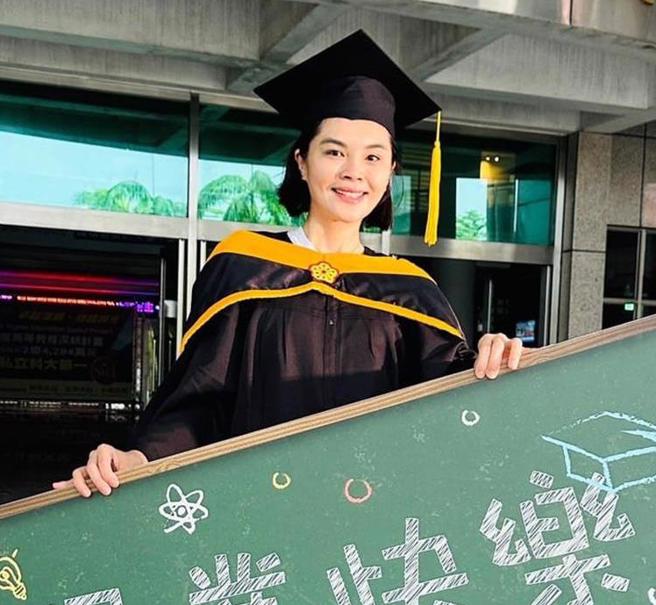 台灣新聞通訊社-李眉蓁貼高雄老鼠 詹江村驚：大到可以當寵物！