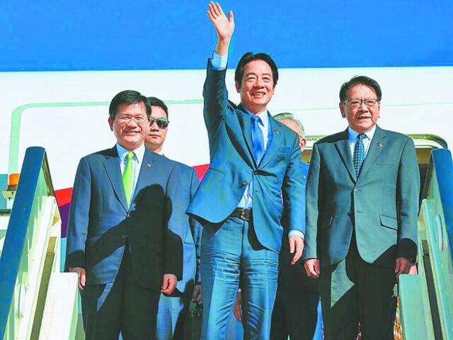 台灣新聞通訊社-賴清德專機10時38分降落桃機  歷經16小時整不落地加油飛行