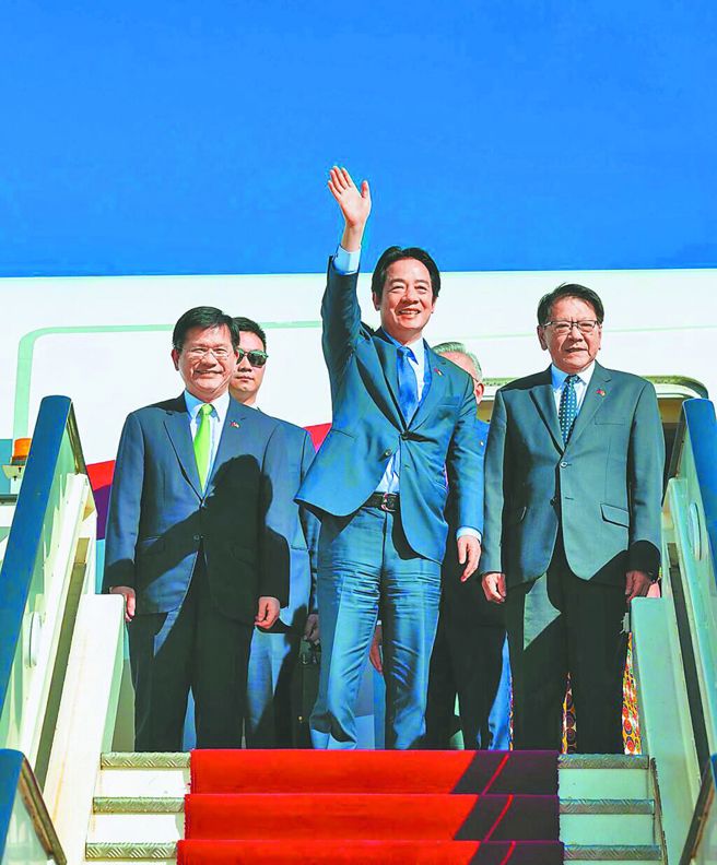 台灣新聞通訊社-賴清德專機10時38分降落桃機 歷經16小時整不落地加油飛行