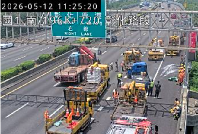 台灣新聞通訊社-國1彰化段大貨車連撞3車！小貨車1人受困「無生命跡象」