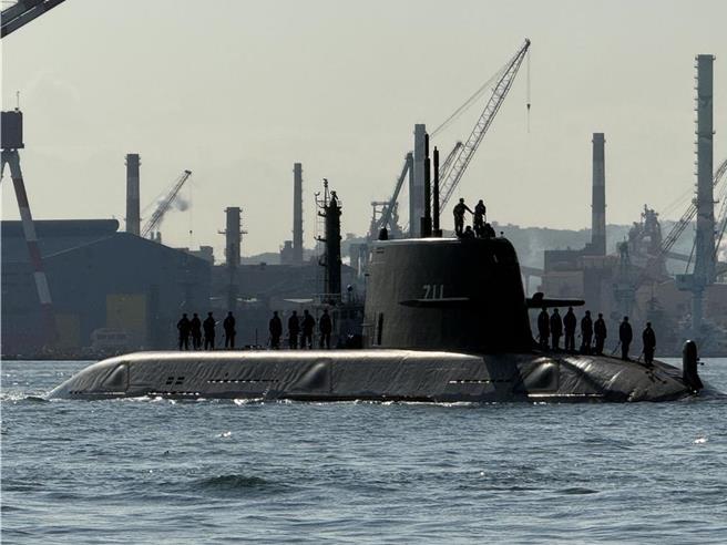 台灣新聞通訊社-海鯤號完成操雷射擊測試 軍事專家：擇日執行海上過夜