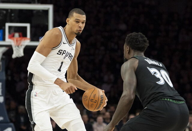 台灣新聞通訊社-NBA》文班亞馬隻手遮天！領軍馬刺作客力挫灰狼搶回主場優勢