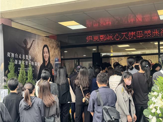 台灣新聞通訊社-台南女警告別式 同事淚崩不捨喊「希望妳在天堂過得開心」