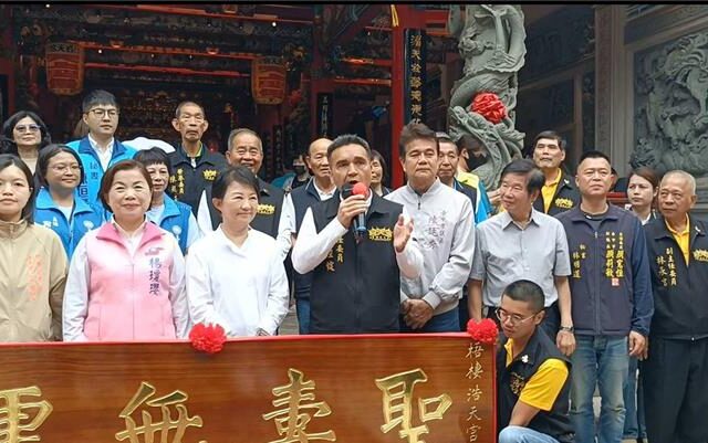 台灣新聞通訊社-浩天宮主委拱選總統 盧秀燕秒接麥克風回話