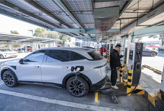 台灣新聞通訊社-充電樁普及 陸新能源車主五一假期出行不再「充電焦慮」