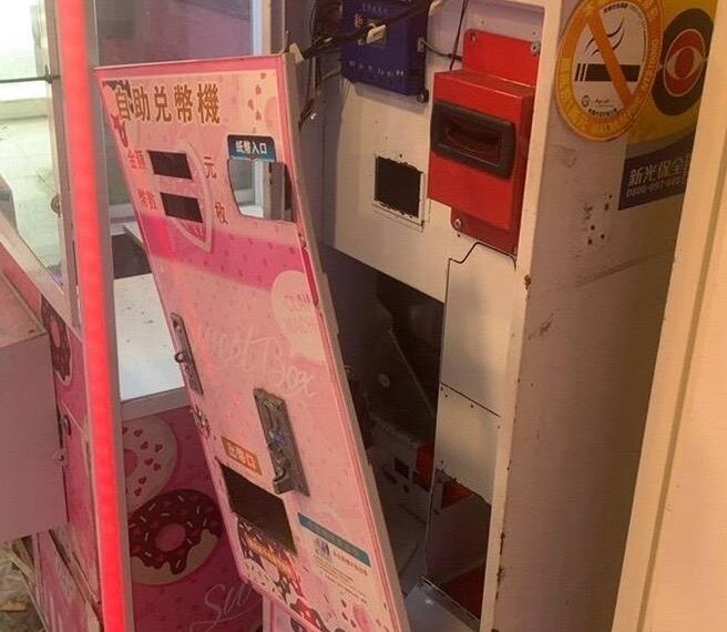 台灣新聞通訊社-夾娃娃機店接連遭竊 男持砂輪機破兌幣機 大園警偵破逮人