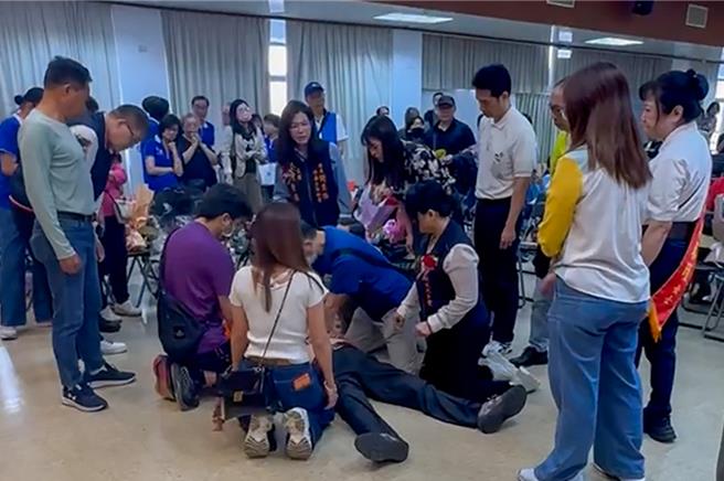台灣新聞通訊社-竹南模範母親表揚大會 83歲翁突昏倒 送醫搶救恢復心律