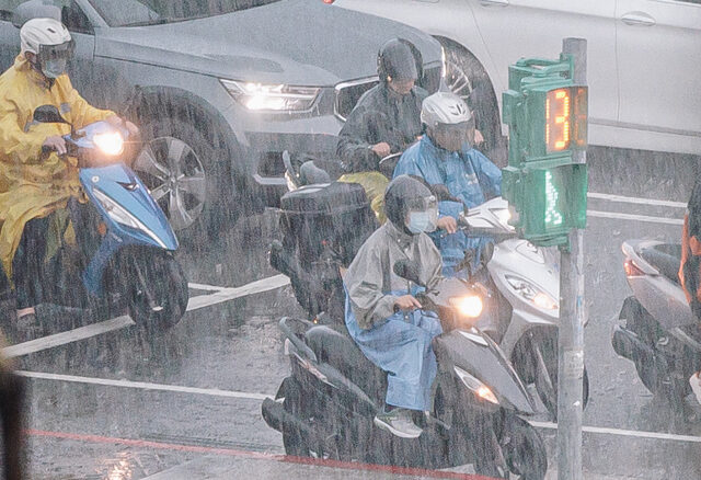 台灣新聞通訊社-天氣》今半個台灣有雨 梅雨還沒完！下波鋒面這天到