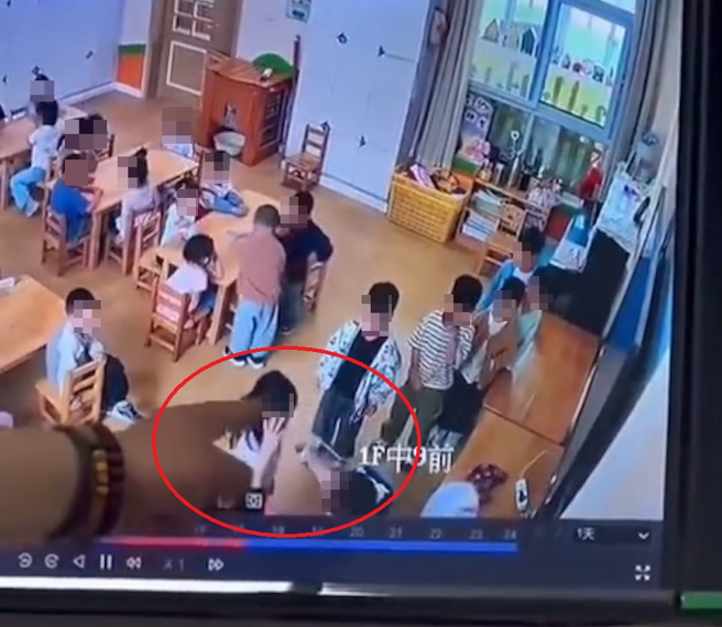 台灣新聞通訊社-熱熔槍成虐童工具! 江蘇女幼師辯「失誤」 遭監視器打臉