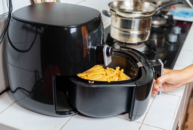 台灣新聞通訊社-氣炸鍋用錯恐產毒物 譚敦慈喊3類食材別亂放