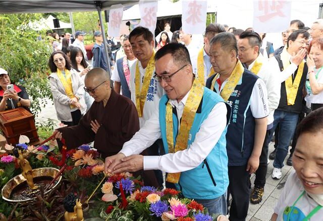 台灣新聞通訊社-永續親子市集結合浴佛 新北市府與靈鷲山攜手「惜惜地球」