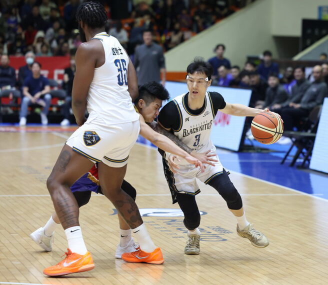 台灣新聞通訊社-SBL》周儀翔致勝罰球 基隆黑鳶險退裕隆逼進最終G5