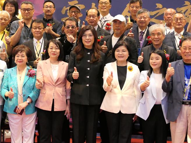 台灣新聞通訊社-鄭麗文現身「雲林人之夜」 穿著中山裝大談國父孫中山精神
