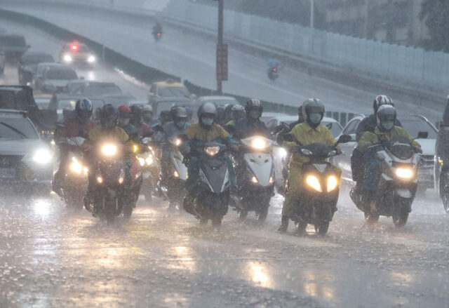 台灣新聞通訊社-天氣》明清晨大雨炸2地！下波鋒面這天到「2縣市下到發紅」