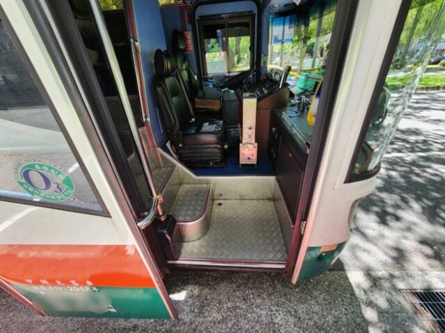 台灣新聞通訊社-北市公車起步事故！9旬翁不穩重摔命危 司機遭帶回調查