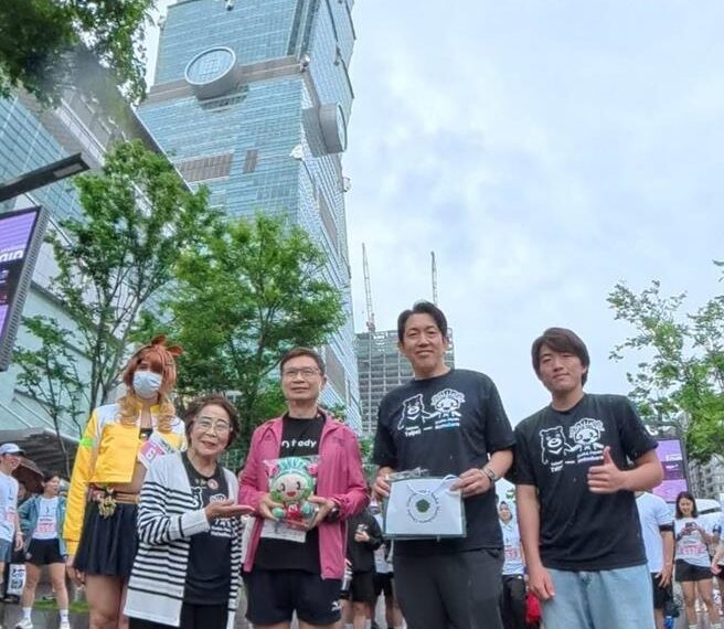 台灣新聞通訊社-101垂直馬拉松首吸大阪官員參賽 貿協董座24分完賽
