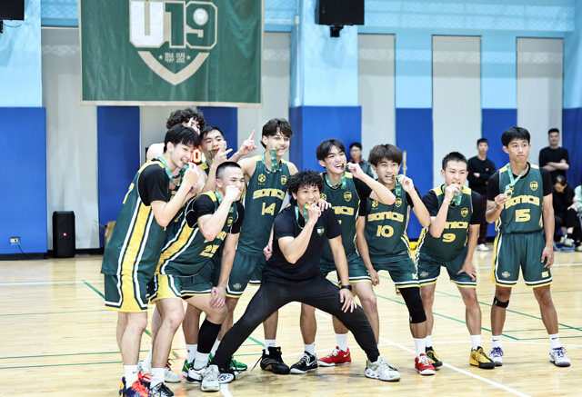 台灣新聞通訊社-U19籃球聯盟》Sonics破解對手209公分長人 逆轉奪隊史首冠