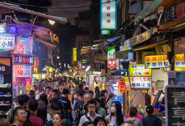 台灣新聞通訊社-「北部1夜市」天天營業 人潮擠爆！饕客推必吃清單