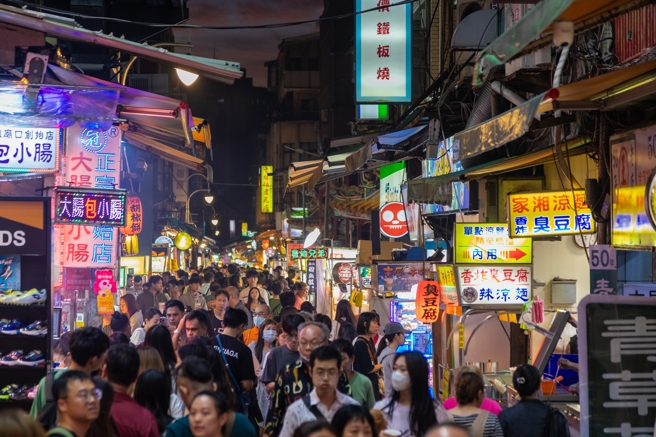 台灣新聞通訊社-「北部1夜市」天天營業 人潮擠爆！饕客推必吃清單
