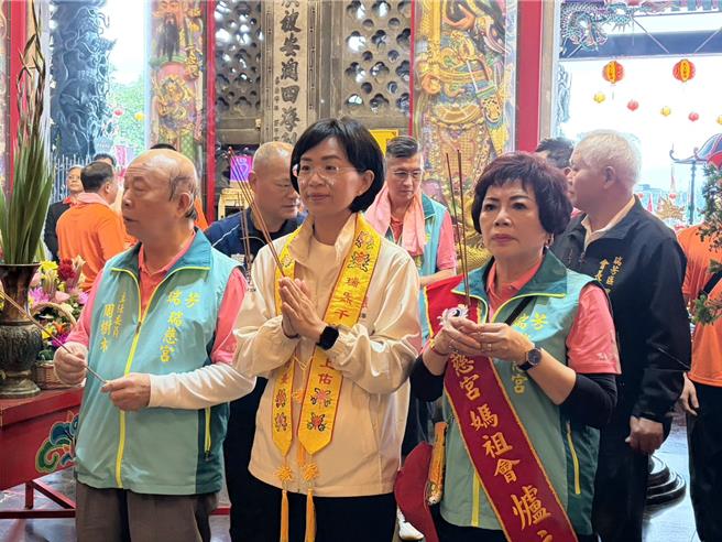 台灣新聞通訊社-綠委出席瑞芳宮廟遶境 盼更多人認識瑞芳
