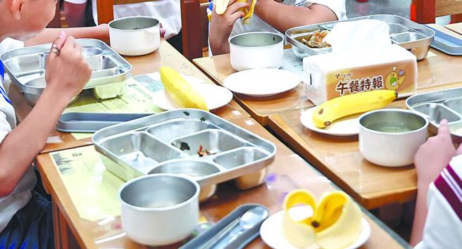 台灣新聞通訊社-營養午餐淪軍備競賽?張善政駁「沒有要比」推有感升級