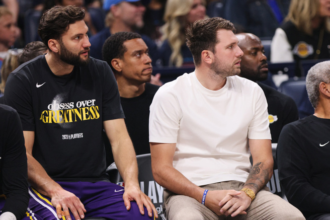 台灣新聞通訊社-NBA》不滿東契奇缺陣 傳奇摔角手開砲：白拿4600萬美元