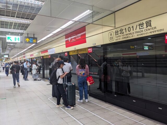 台灣新聞通訊社-北捷紅線明起改「廣慈／奉天宮站」發車 尖峰班距也變了