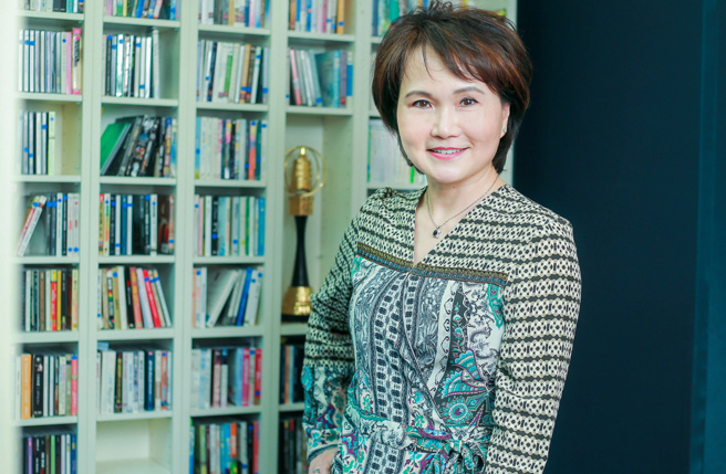 台灣新聞通訊社-沈春華母親節曬兒女合照 吐近況「家人住院多時」： 孩子成後盾