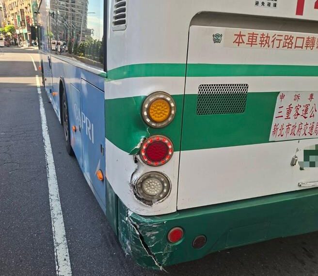 台灣新聞通訊社-又是毒駕!中和自小客追撞公車 肇事駕駛唾液快篩陽性