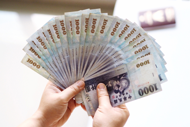 台灣新聞通訊社-普發1萬現金2.0?藍委提「國民支援金」 草案進度曝光