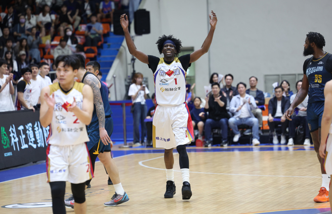 台灣新聞通訊社-SBL》裕隆氣走黑鳶 成功4連霸