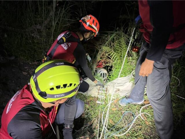 台灣新聞通訊社-新竹男夜間大鹿林道騎電輔車 不慎滑落10公尺邊坡