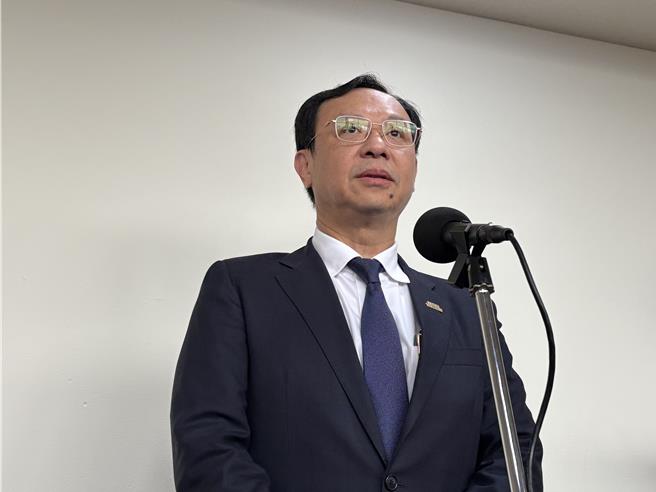 台灣新聞通訊社-三班護病比爭議延燒 遭控嗆「歡迎告我」石崇良回應了