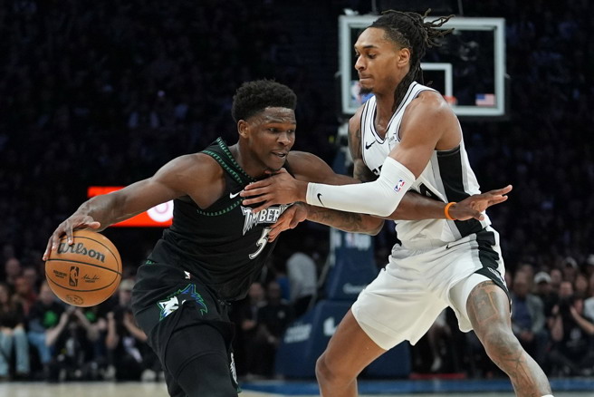 台灣新聞通訊社-NBA》文班亞馬遭驅逐！愛德華茲末節爆發 灰狼扳成2平