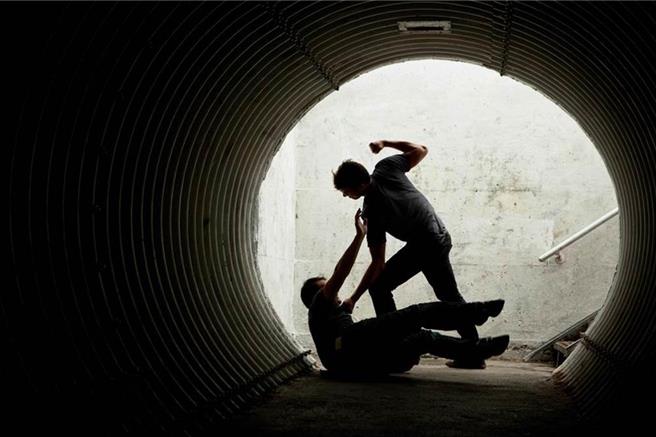 台灣新聞通訊社-燒烤店老闆奪斧反擊持刀刺死人 「防衛過當」判囚6年定讞
