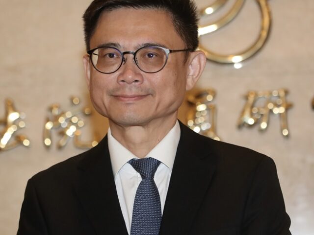台灣新聞通訊社-賴瑞隆到處「蹭」卻沒記憶點？歷史哥點名靠「他」拉抬