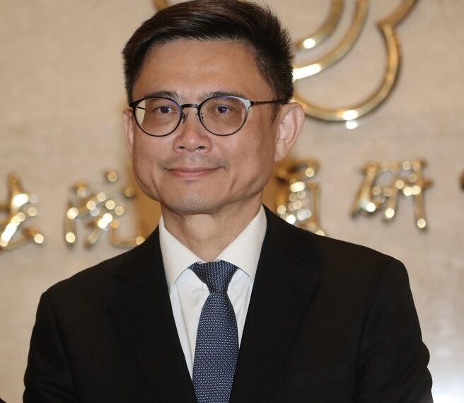 台灣新聞通訊社-賴瑞隆到處「蹭」卻沒記憶點?歷史哥點名靠「他」拉抬