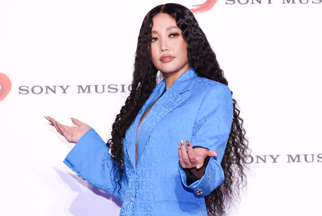 台灣新聞通訊社-金曲37》A-Lin入圍年度歌曲嗨翻 「光腳跑下樓」 粉絲：衝去小巨蛋？
