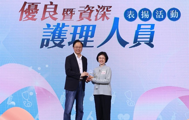 台灣新聞通訊社-投身護理40年 邱月璧獲張善政表揚：長庚首位感控護理長