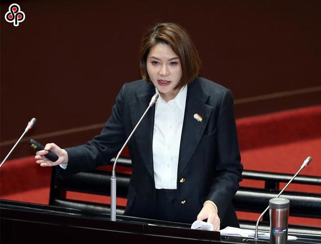 台灣新聞通訊社-石崇良驚句「三班護病比入法我們做到了」藍委酸護理師節最傲慢大禮