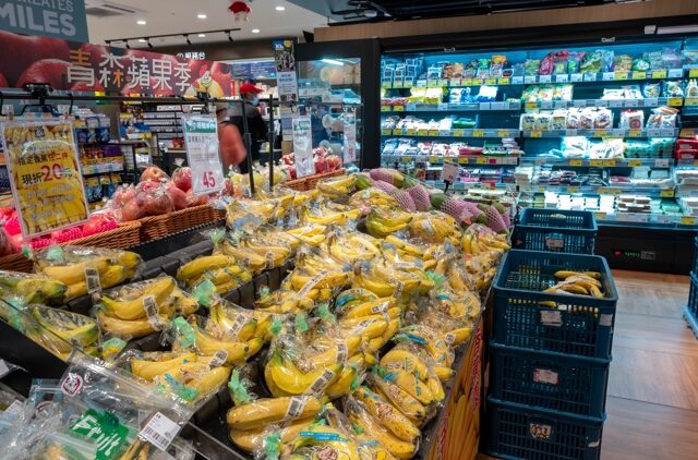 台灣新聞通訊社-熱銷水果她連跑2間全聯 店員喊「很多人掃貨」 婆媽哀搶不到