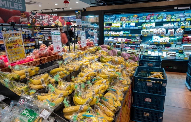台灣新聞通訊社-熱銷水果她連跑2間全聯 店員喊「很多人掃貨」 婆媽哀搶不到