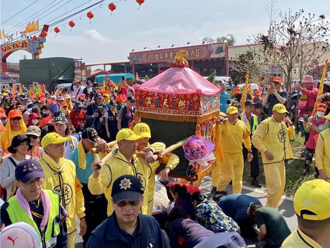 台灣新聞通訊社-代辦「白沙屯媽祖進香」詐騙40人 辯稱:開刀缺醫藥費