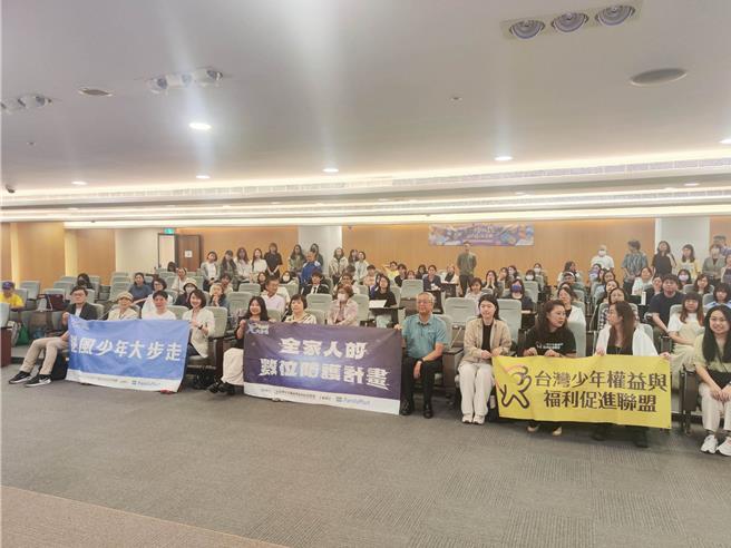 台灣新聞通訊社-青少年每天使用7小時數位工具!「尋求」AI勝過真人