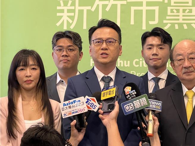 台灣新聞通訊社-綠營新竹隊合體拍形象照 莊競程拋3福利政見減壓顧老