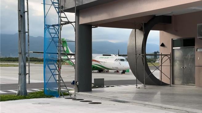 台灣新聞通訊社-立榮客機液壓異常 台東往台北中止起飛 影響55旅客