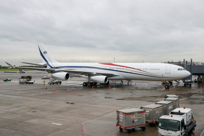 台灣新聞通訊社-賴總統專機巧避爭議空域！專家讚「聰明繞路」關鍵是它