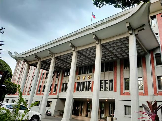 台灣新聞通訊社-國小教師疑遭學生霸凌墜樓 教育部派專案小組赴高雄釐清