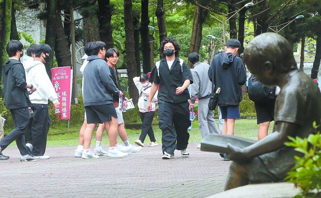 台灣新聞通訊社-公法學者、青年團體齊聲呼籲：立法院應速修法實現18歲公民權